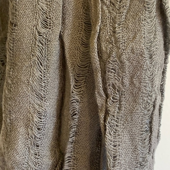 Grey charcoal pattern scarf wrap with fringe details and pretty pattern! - Picture 2 of 10